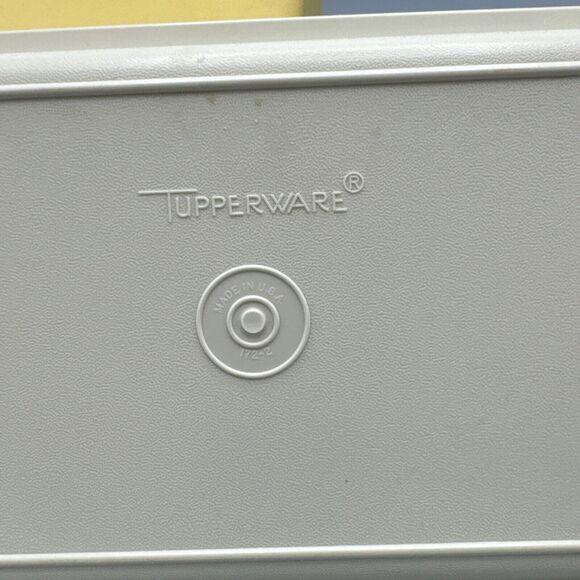 Vtg Tupperware Bread Box 171-5 and Lid 172-2 Harvest Gold Almond Kitchen Camping - Picture 6 of 16